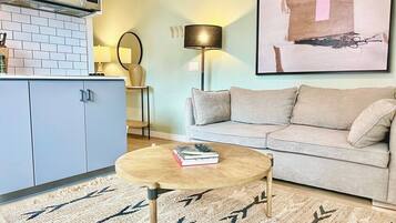 Een televisie en een kantoor