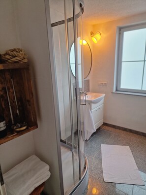 Bruser, hårtørrer, håndklæder, Sæbe