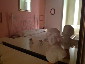 2 soverom, wi-fi (inkludert) og sengetøy