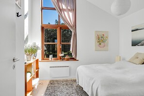 4 bedrooms, travel cot, free WiFi - 4 bedroom beautiful home in Vejby (Vejby)