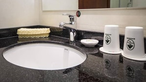 A bathroom sink with a mirror above it, a soap dispenser, and a small dish. - Greentree Inn Qinhuangdao Haigang District Railway Station Square Express Hotel (Qinhuangdao)