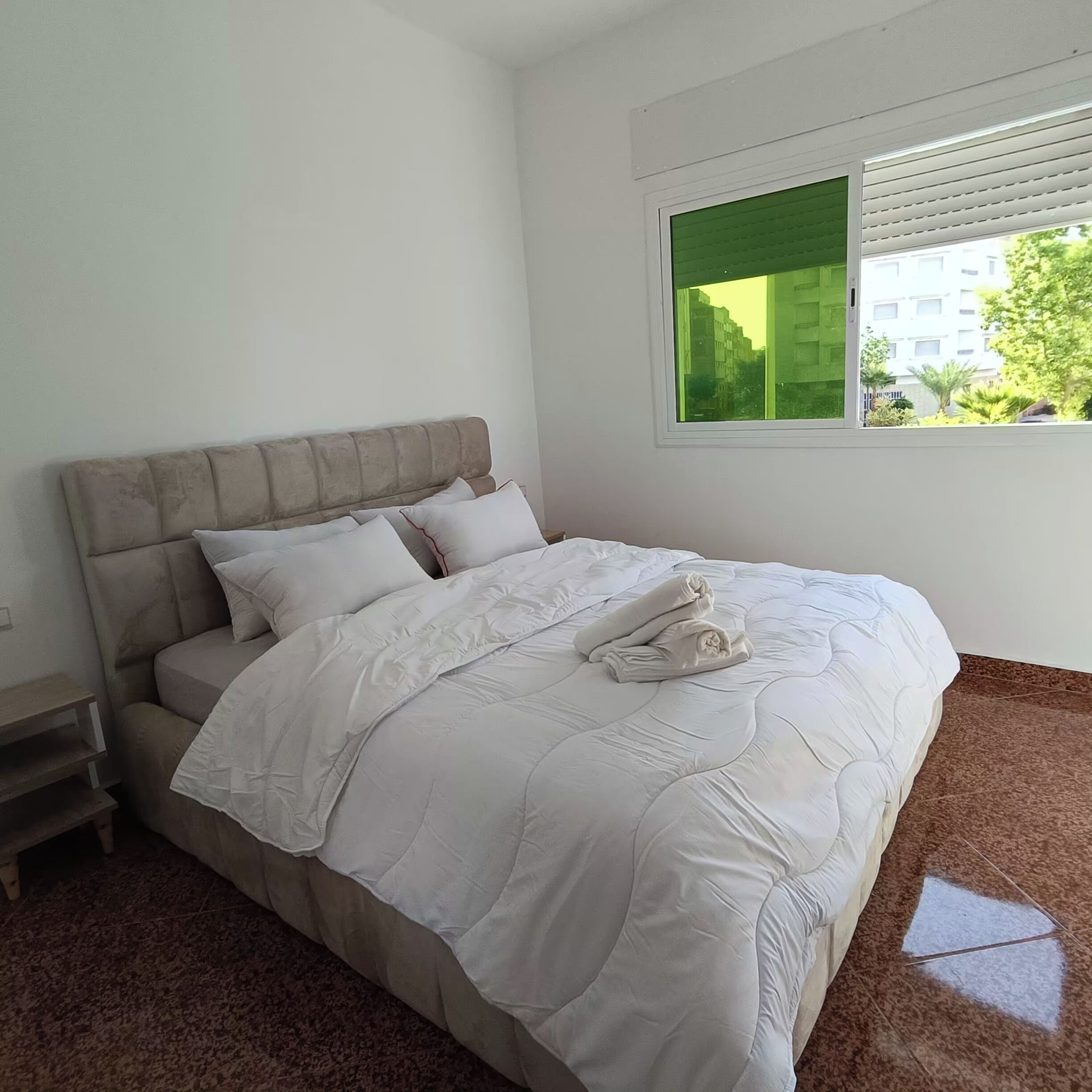 2 makuuhuonetta, työpöytä, ilmainen Wi-Fi