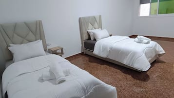 2 makuuhuonetta, työpöytä, ilmainen Wi-Fi