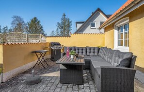 Outdoor dining - Lovely home in Pandrup with WiFi (Pandrup)
