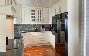 Kühlschrank, Geschirrspüler