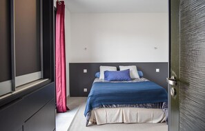 1 bedroom, iron/ironing board, free WiFi, bed sheets - 1 bedroom lovely apartment in Lantic (Lantic)
