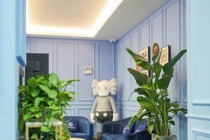 Lobby lounge