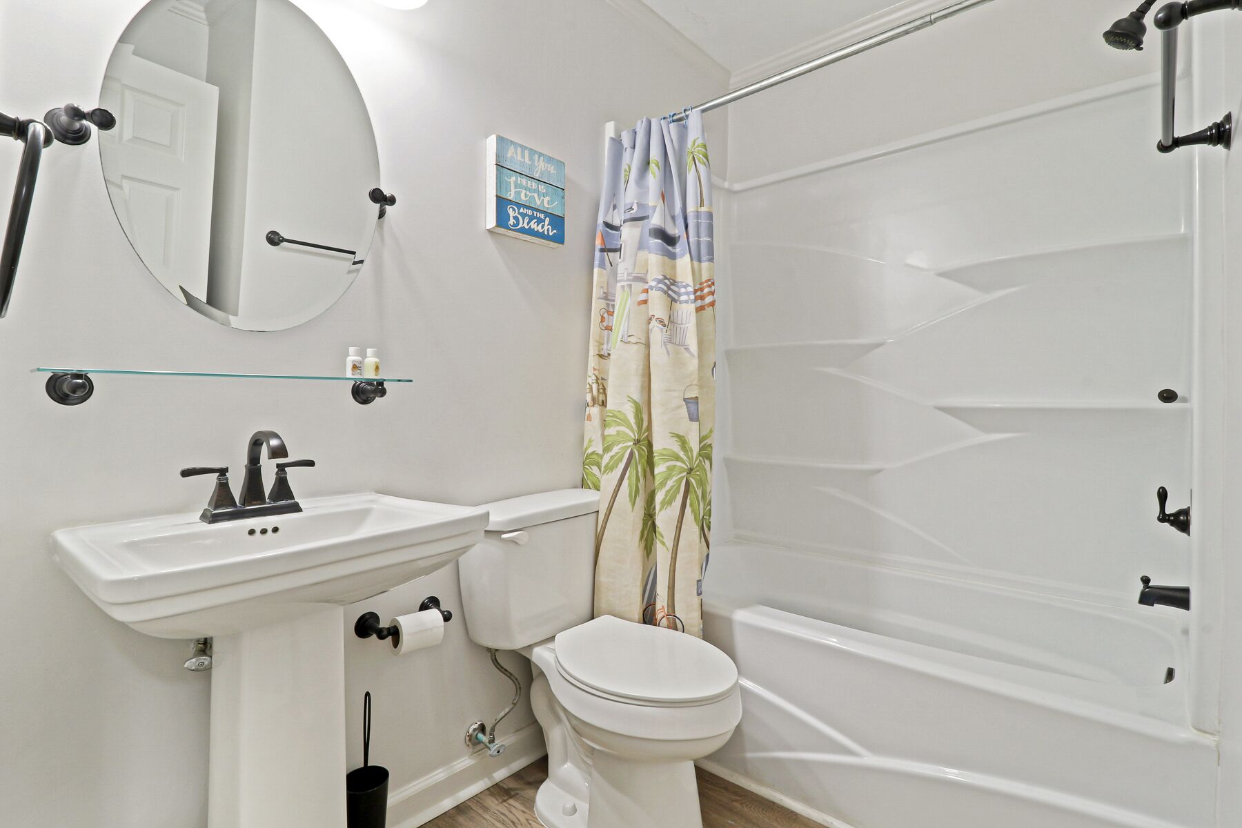 Handtücher, Seife, Toilettenpapier