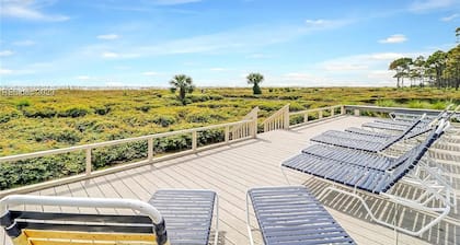 Charming Renovated Villa in Oceanfront Community w/ Pool and Direct Beach Access