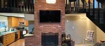 Cabin in the Woods with Hot Tub, Incredible Views, Fireplace, Foosball, Fire Pit