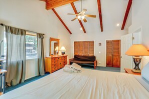 3 bedrooms, desk, iron/ironing board, Internet