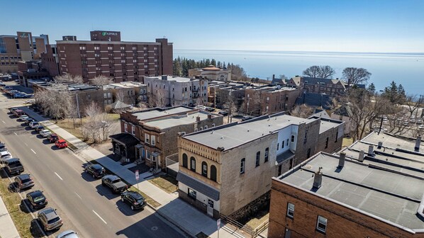 Aerial view - Spacious Studio Apartment centrally located in Duluth, MN. Experience ease and accessibility. (Duluth)