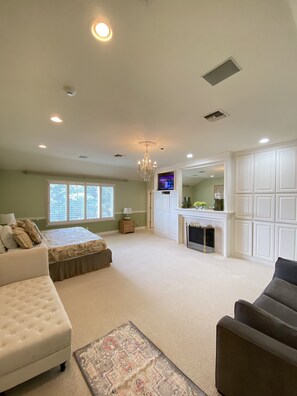Smart TV, fireplace