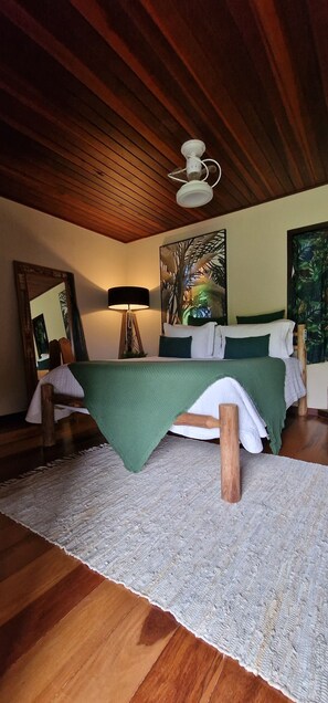 7 bedrooms, WiFi, bed sheets