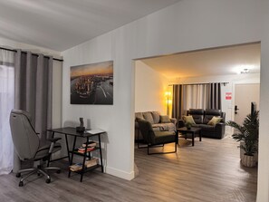 Smart TV, fireplace