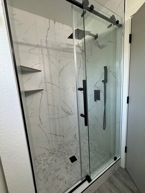 Shower, hair dryer, towels, soap - Cozy Getaway with King bed & 70inTV (Carmichael)