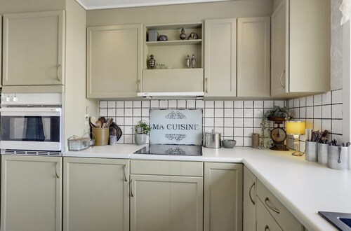 Lovely home in Gudhjem with WiFi