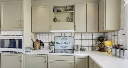 Lovely home in Gudhjem with WiFi