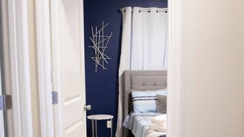 4 bedrooms, desk, iron/ironing board, free WiFi