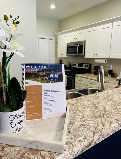 Cozy 4 Bedroom, 4.5 Bathroom close to FAMU, FSU, and Downtown Tallahassee