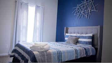 4 makuuhuonetta, työpöytä, silitysrauta/-lauta, ilmainen Wi-Fi