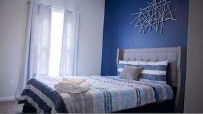 4 makuuhuonetta, työpöytä, silitysrauta/-lauta, ilmainen Wi-Fi