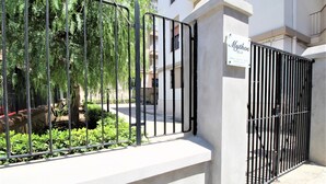 Fachada de la propiedad