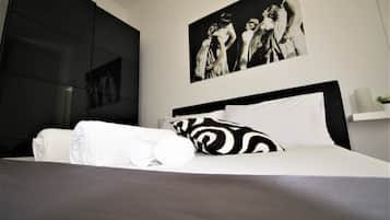 Panoramic Room, 1 Bedroom, Smoking, Park View | Peralatan tempat tidur premium, gebar bulu kapas, busa memori