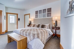 1 bedroom, free WiFi - A Peaceful Mountain Retreat in one of Banff's Most Elegant Homes (Banff)