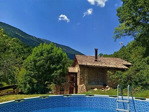 Outdoor pool - El Molí de Dalt: Old water mill in the middle of nature in the Catalan Pyrenees (CT)