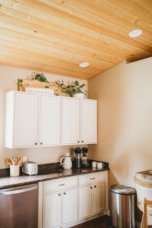 Interior - Mountain home in forest, 12 min to downtown Sequim, Fast Wifi, Fire pit, Sauna (Sequim)