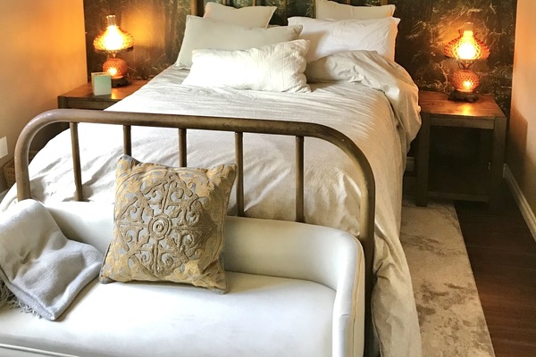 3 bedrooms, travel crib, WiFi, bed sheets