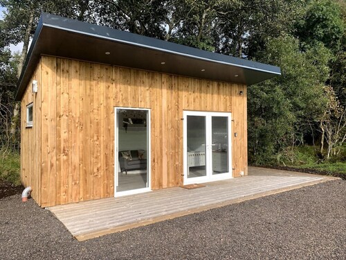 Lora Cabin in Connel