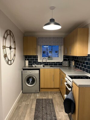 Réfrigérateur, micro-ondes, four, grille-pain