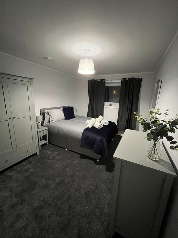 3 chambres, fer et planche à repasser, draps fournis