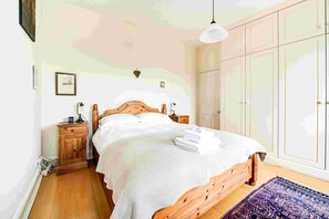 2 bedrooms, desk, iron/ironing board, internet - GuestReady - A charming home in Fulham Town (London)