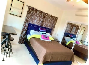 1 bedroom - Affordable Room for Backpackers! (Cruz Bay)