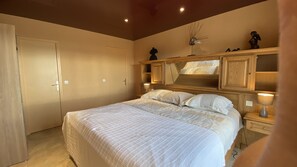 4 slaapkamers, een strijkplank/strijkijzer, gratis wifi, beddengoed