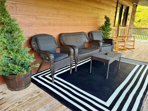 Terrace/patio - Fenced BigYard+Playground•Toys •HotTub•Arcade•Pets• Private location (Sevierville)