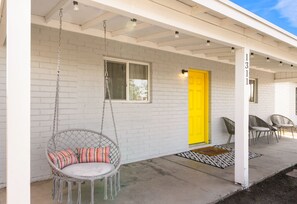 Terrace/patio - Central Phx Kid/Pet friendly home next to Banner Hospital & Historic Coronado (Phoenix)