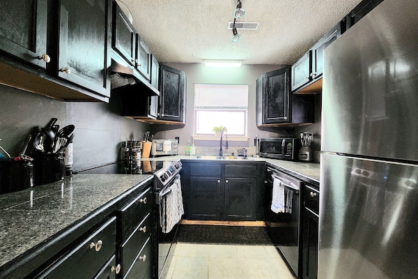 Frigorífic, microones, forn i placa de cuina