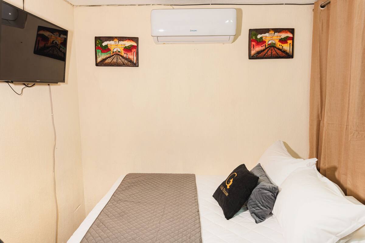 Basic Single Room | WiFi (free), bed sheets