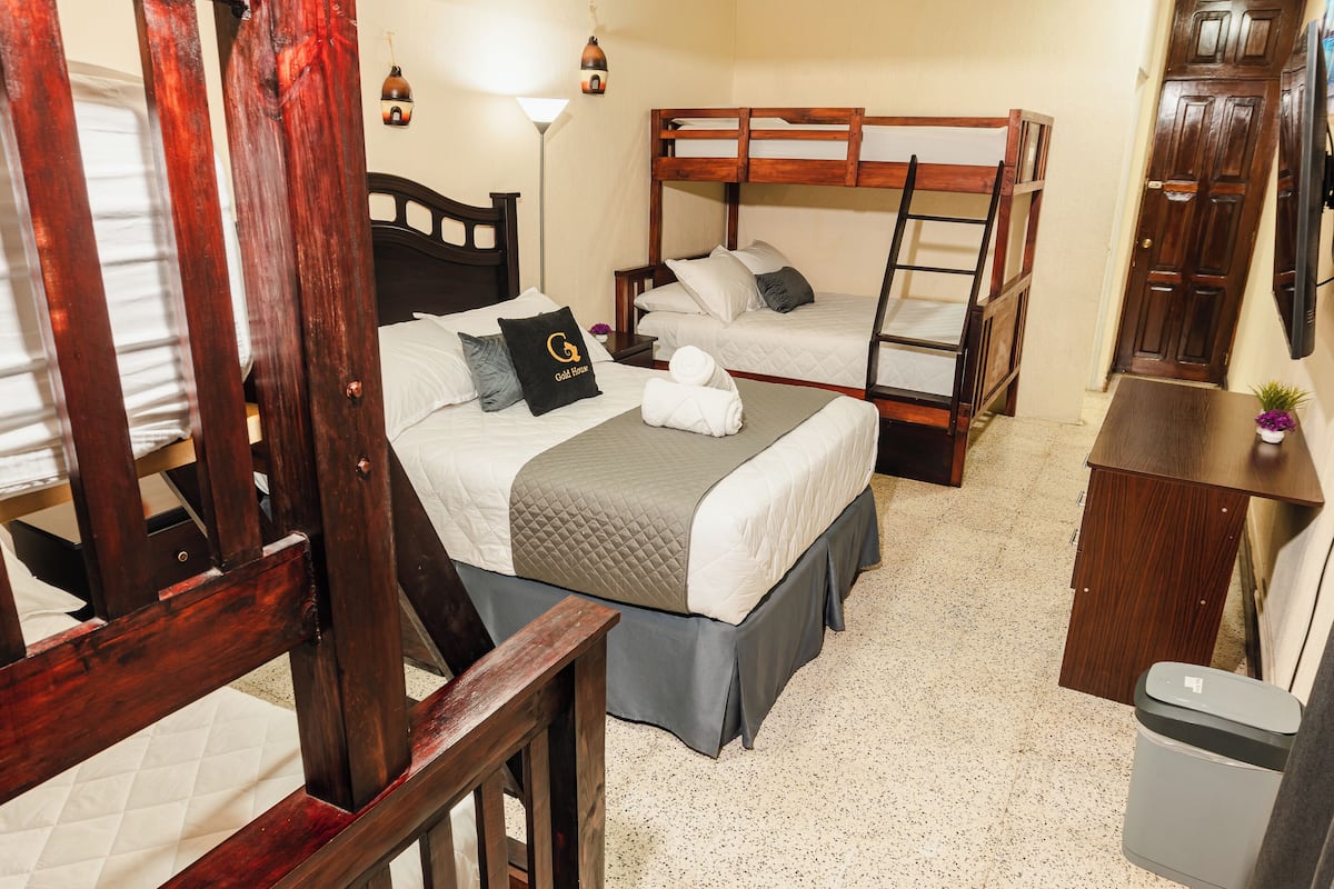 Basic Triple Room | WiFi (free), bed sheets
