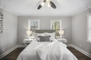 3 bedrooms, desk, iron/ironing board, travel crib - Forest Hills Cottage - 4.2 Miles from Masters (Augusta)