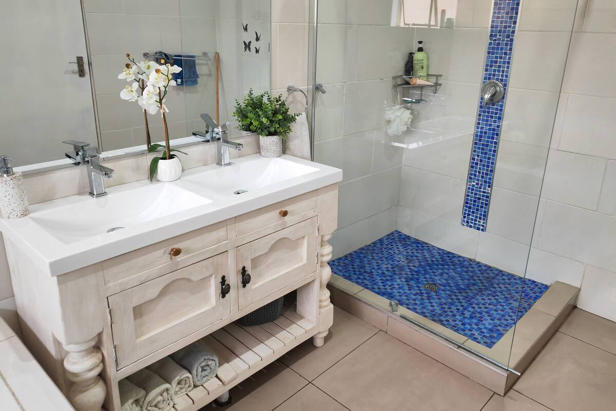 Family House | Bathroom