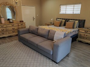 Family House | 4 bedrooms, iron/ironing board, free WiFi - Entire 4 bedrooms house with a pool  (Midrand)