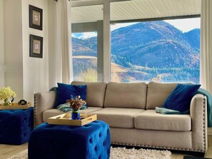 Smart TV -
Oasis @ Black Mountain - Only 25 mins to Big White (Kelowna)