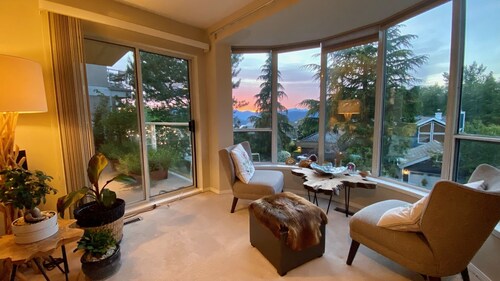 Mountain and ocean view artful deco 5 bedrooms house