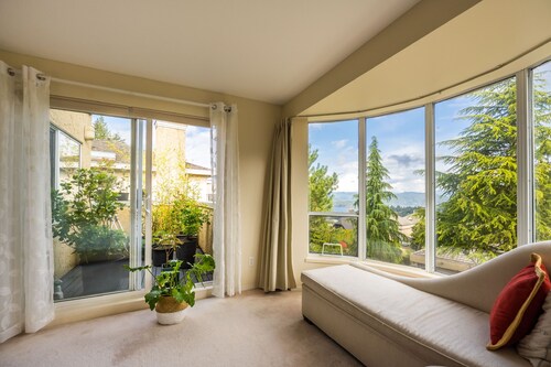 Mountain and ocean view artful deco 5 bedrooms house