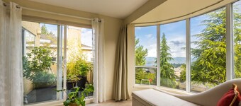 Mountain and ocean view artful deco 5 bedrooms house